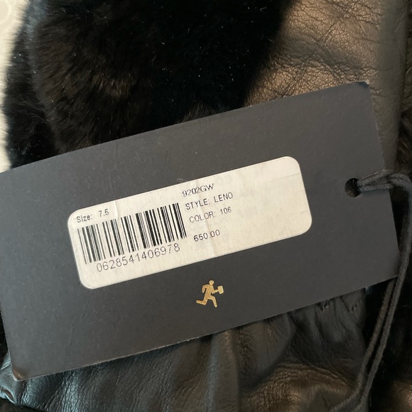 NWT. WANT Less Essentiels. Real fur and leather mittens. - Picture 3 of 4